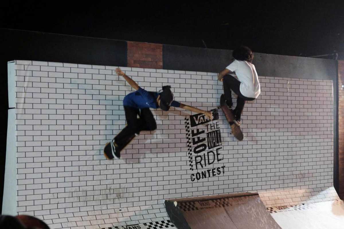 Dari pemula sampai profesional bermain di skate park House of Vans